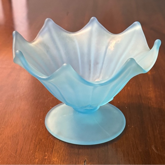 Vintage Westmoreland Frosted Blue Aqua Glass Pedestal Bowl Compote Lotus Flower - Picture 1 of 4
